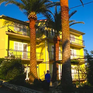 3* Gostinjska kuća House Rozi